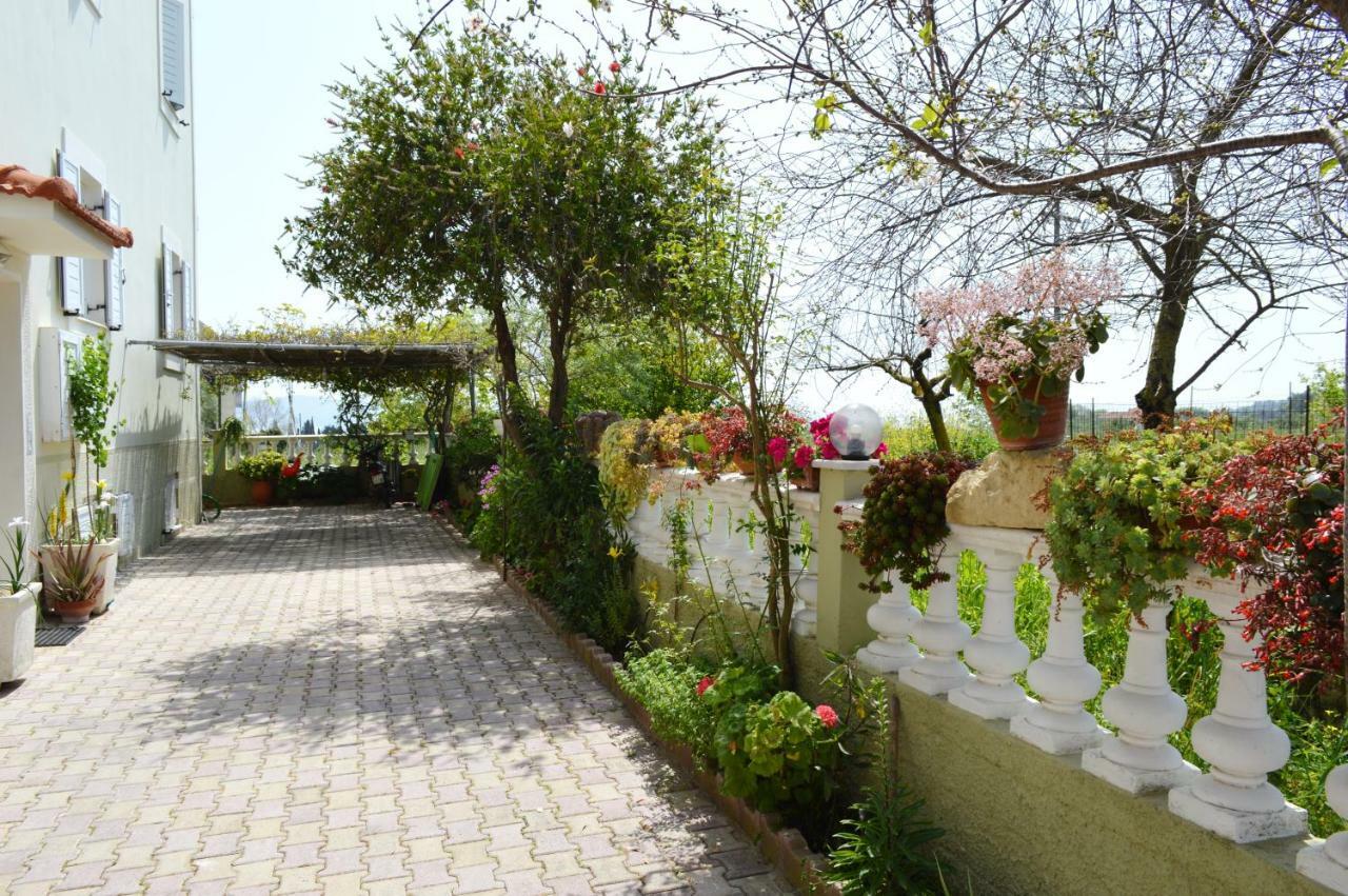 Araucaria Home Lixouri Exterior photo